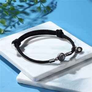 Conjunto de 2 pulseras de proyección de fotos, pulseras magnéticas para parejas, pulseras a juego, pulseras de larga distancia, regalo de aniversario, regalo de parejas Black-1 bracelet