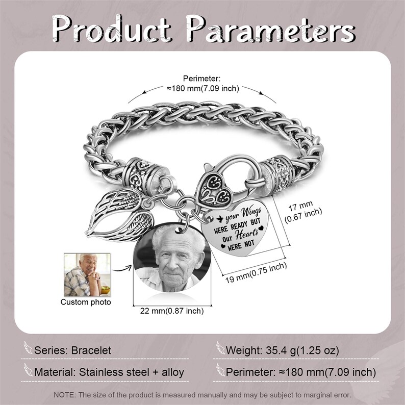 Puede incluir: Un brazalete de plata con un dije que presenta un marco de fotos y un dije en forma de coraz&oacute;n con el texto "your Wings WERE READY BUT Our Hearts WERE NOT". El brazalete tiene una circunferencia de 180 mm y pesa 35,4 g.