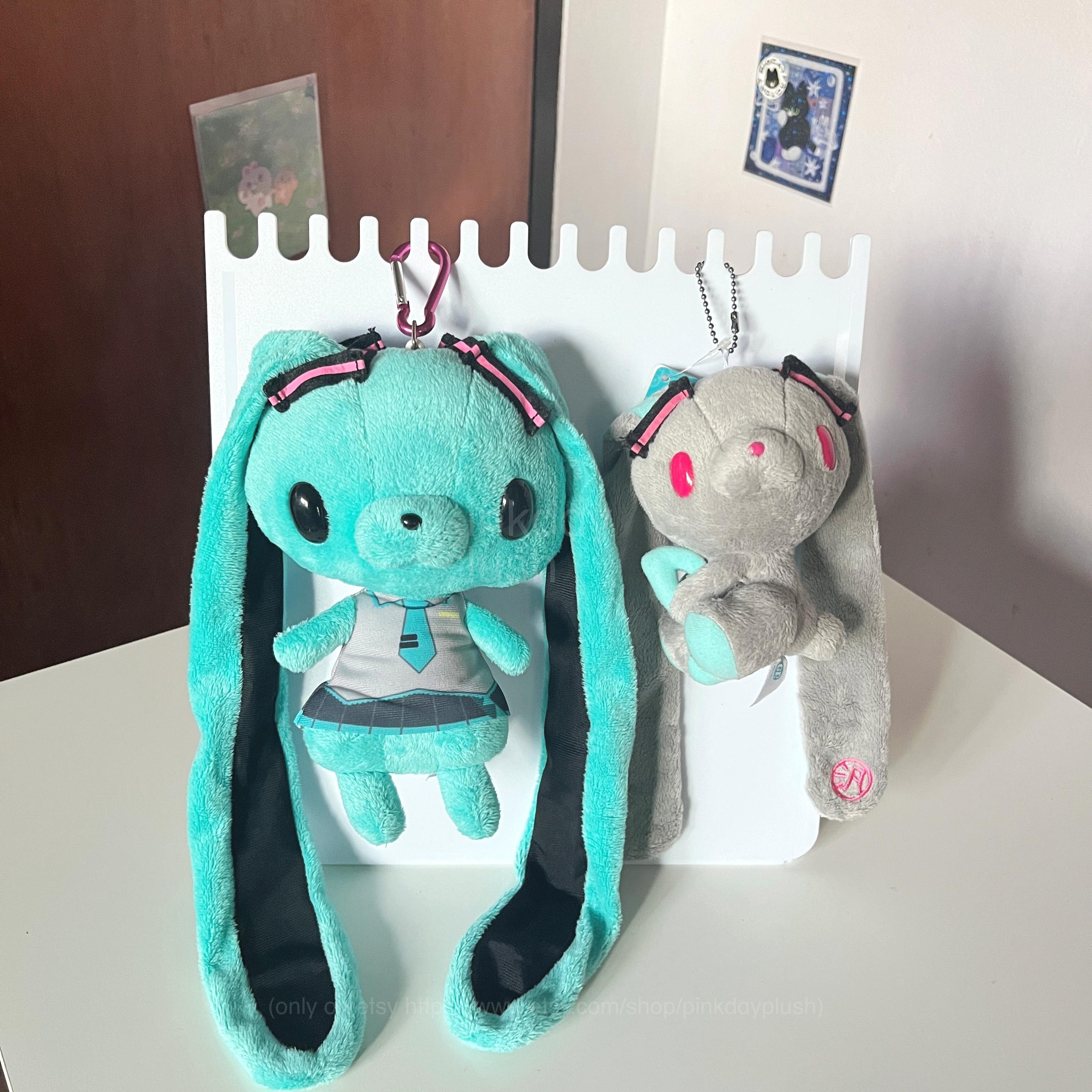 Gloomy Bear ぬいぐるみセット Gloomy Bear × Hatsune Miku Plush Bunny Pass Case - SEGA Japan 2015