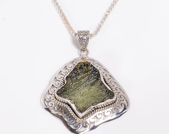 Roher Moldavit Anhänger: Grüner Edelstein, 925 Sterling Silber