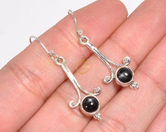 Handgemaakte zwarte onyx sterlingzilveren hangoorbellen