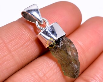 Roher Moldavit Anhänger: Natürlicher Grüner Edelstein, 925 Sterling Silber