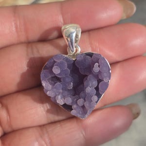 Pendentif en forme de coeur bohème en agate de raisin brute violette en argent sterling 925 fait main avec pendentif cadeau pour la Saint-Valentin