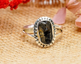 Anillo de Shungite crudo Anillo de piedra cruda Anillo hecho a mano Anillo de plata de ley 925 Anillo de declaración Anillo de promesa Anillo de promesa Joyería de Shungite Regalo de Navidad para ella