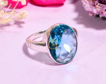 Anello in argento sterling con topazio blu naturale