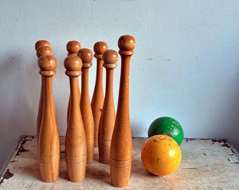 Vintage Wooden Bowling Set, Home Decor, Classic Game, Indoor Fun, Retro Bowling Pins, Family Entertainment