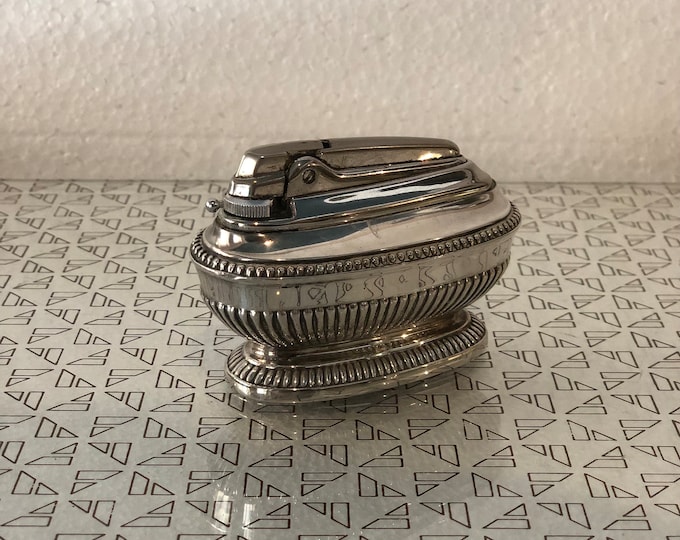 Classic Vintage Lighter, Refillable Cigarette Lighter, Retro Smoking Collectible, Gift for Smokers, Retro Lighter