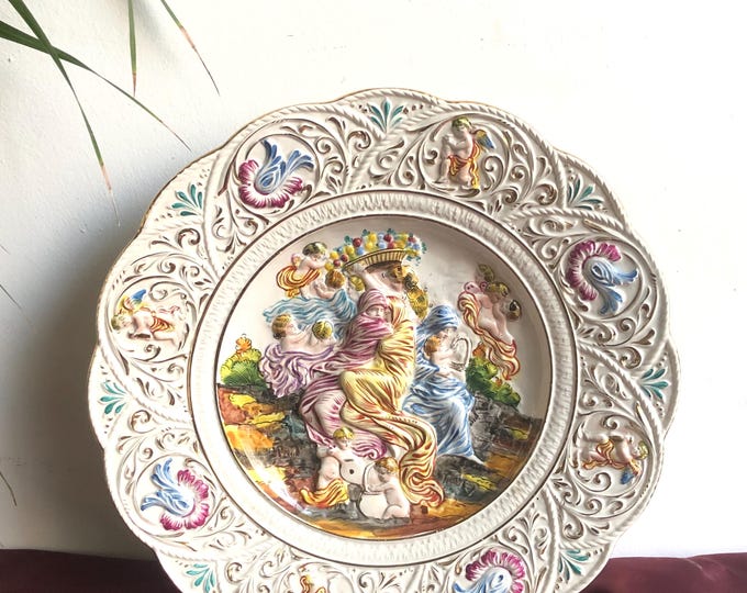 Capodimonte Collectible Plate, Art with Cherubs