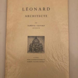 Livre vintage avec illustrations de Léonard de Vinci, décor d’art antique
