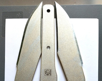 Set of 3 thrownig knives. Knives type 7 . Melontools