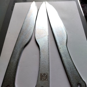 Set of 3 thrownig knives. Knives type 6 . Melontools