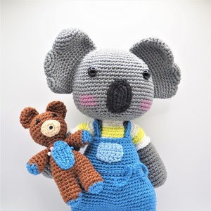 Peluche koala et son doudou amigurumi en crochet image 1