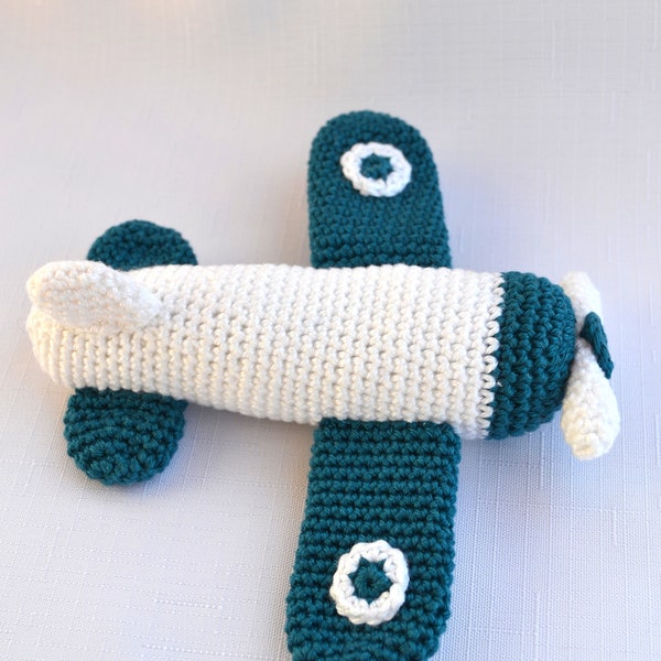 Peluche avion en crochet amigurumi