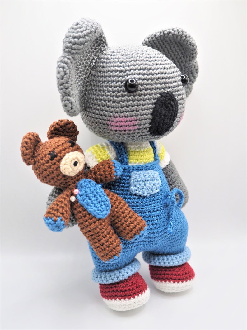 Peluche koala et son doudou amigurumi en crochet image 3