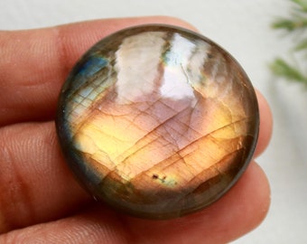 Pietra preziosa di labradorite multistrato super appariscente AAA+ / Labradorite naturale, dimensioni 32x32x8 mm / Pietra preziosa di forma rotonda cabochon per la creazione di gioielli