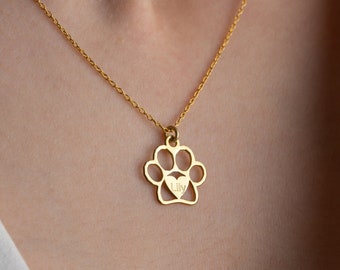 Custom Dog Paw Necklace, Dog Name Necklace on The Paw, Engraved Paw Necklace, Dog Paw Necklace with Name, Dog Mom Necklace, Dog Name Jewelry