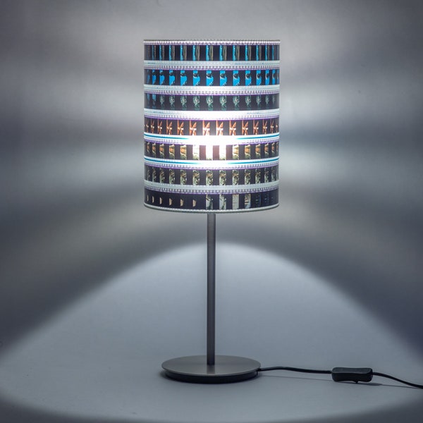 Herr der Ringe Handgemachte Kino Lampe, Upcycling Lampenschirm aus 35mm Filmmaterial, Einzigartiges Ambient Licht