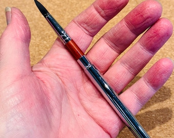 Travel paint brushes, vegan friendly, for watercolour or acrylic, stainless steel and wood finish, sizes 2, 4 and 6 with PU leather case