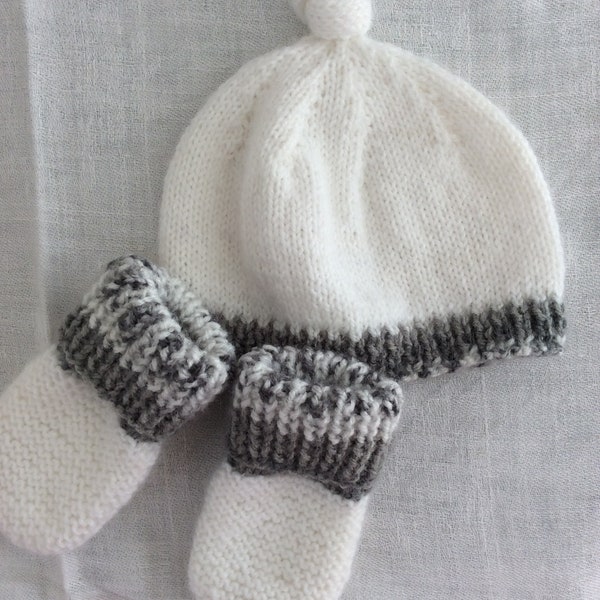 Bonnet de bébé, forme lutin,  prématuré,  moufles blanches et grises.