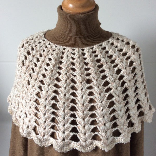 Cache épaules ou mini poncho crochet laine , ivoire et bronze.
