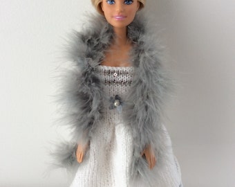 Barbie, robe de soirée,laine blanche et grise / boa