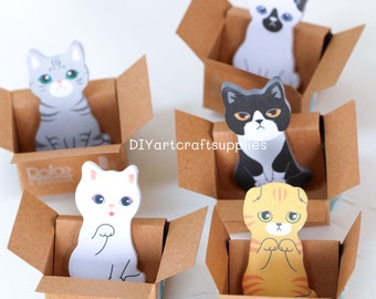 Notas adhesivas con gatitos en una caja, artículos de papelería kawaii, papelería coreana.