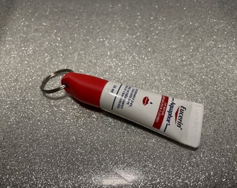 Aquaphor Schlüsselanhänger Kappe - Ersatzkappe für Carmex Lippenbalsam Halter - ChapCaddie Chapstick Halter Schlüsselring inklusive