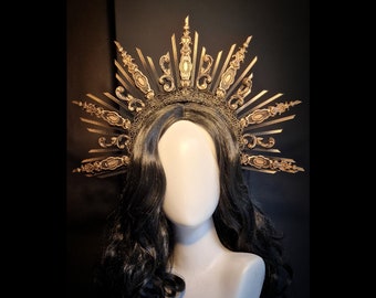 casque ou couronne de halo gothique, halocrown noir et or, cadeau fait à la main et unique pour la reine noire, à utiliser pour des séances photo ou un festival fantastique,