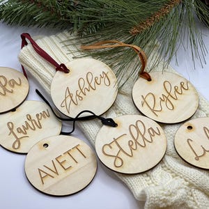 Personalized Christmas Stocking Tag, Wood Stocking Tag, Modern Christmas Stocking Tags, round Personalized Tags, round place settings
