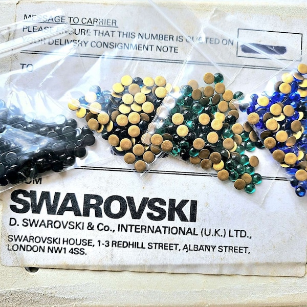 Art. 2090/4 5mm Swarovski cabochon crystals (100 per pack)