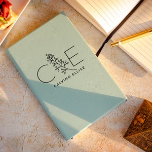 Gegraveerd lederen dagboek, portfolio met monogram, gepersonaliseerd dagboek, aangepast dagboek, gepersonaliseerd notitieboekje, afstudeercadeau, kerstcadeau