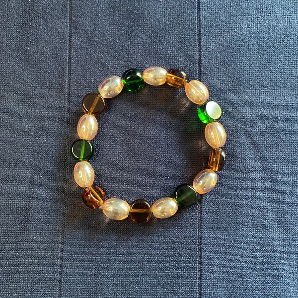 Bracelet traditionnel africain perlé en verre couleur Vert/Pêche/Blanc nacre - Authentique accessoire fait main importé du Mali