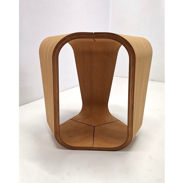 Table Infinity d'Enrico Cesana pour Busnelli / design italien des années 90 / tabouret ou table de chevet en bois de style space age