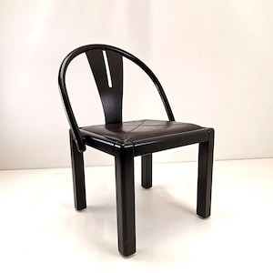 Seltener Postmoderner Esszimmerstuhl / Italienisches Design / Massivholz und Ledersitz / Bürostühle / 80s Italy