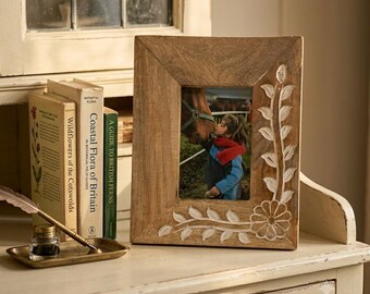 Carved Ivy Vine Wood Picture Frame 4x6, Natural Farmhouse Décor