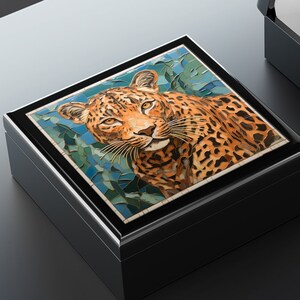 Boîte à bijoux et bibelots en bois avec portrait de léopard d&#39;art africain