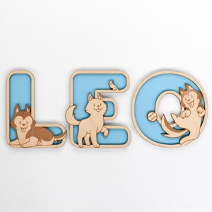Perros juguetones - Signo de nombre de madera colorido - Cartas de guardería - Hecho a medida - Arte de pared