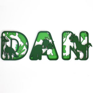 Dino's de camada dupla - Sinal de nome de dinossauro pintado - Letras de berçário - Feito sob medida - Arte de parede