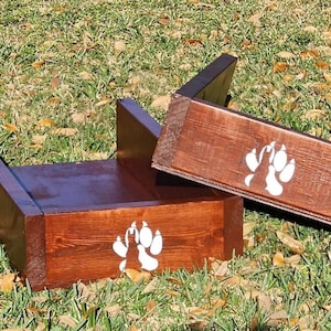 Dog training position box w/optional insert for various sized dogs or growing puppies.