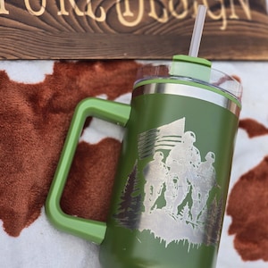 gravé au laser. Mug 40 oz « gravé soldat » « ne descend pas d'hommes craintifs »