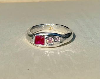 Handgjord silverring med rubin, safir och alexandrit