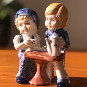 Capodimonte Vintage Porzellan Keks Sammlerfigurine Tea Party. Hergestellt in Italien.