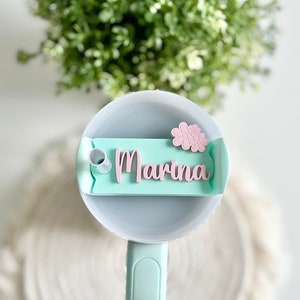 Personalized Tumbler Name Tag Custom Cup Name Plate for Her Gift for Mom Daisy Name Plate Flower Tumbler Lid Accessory Tumbler Quencher H2.0