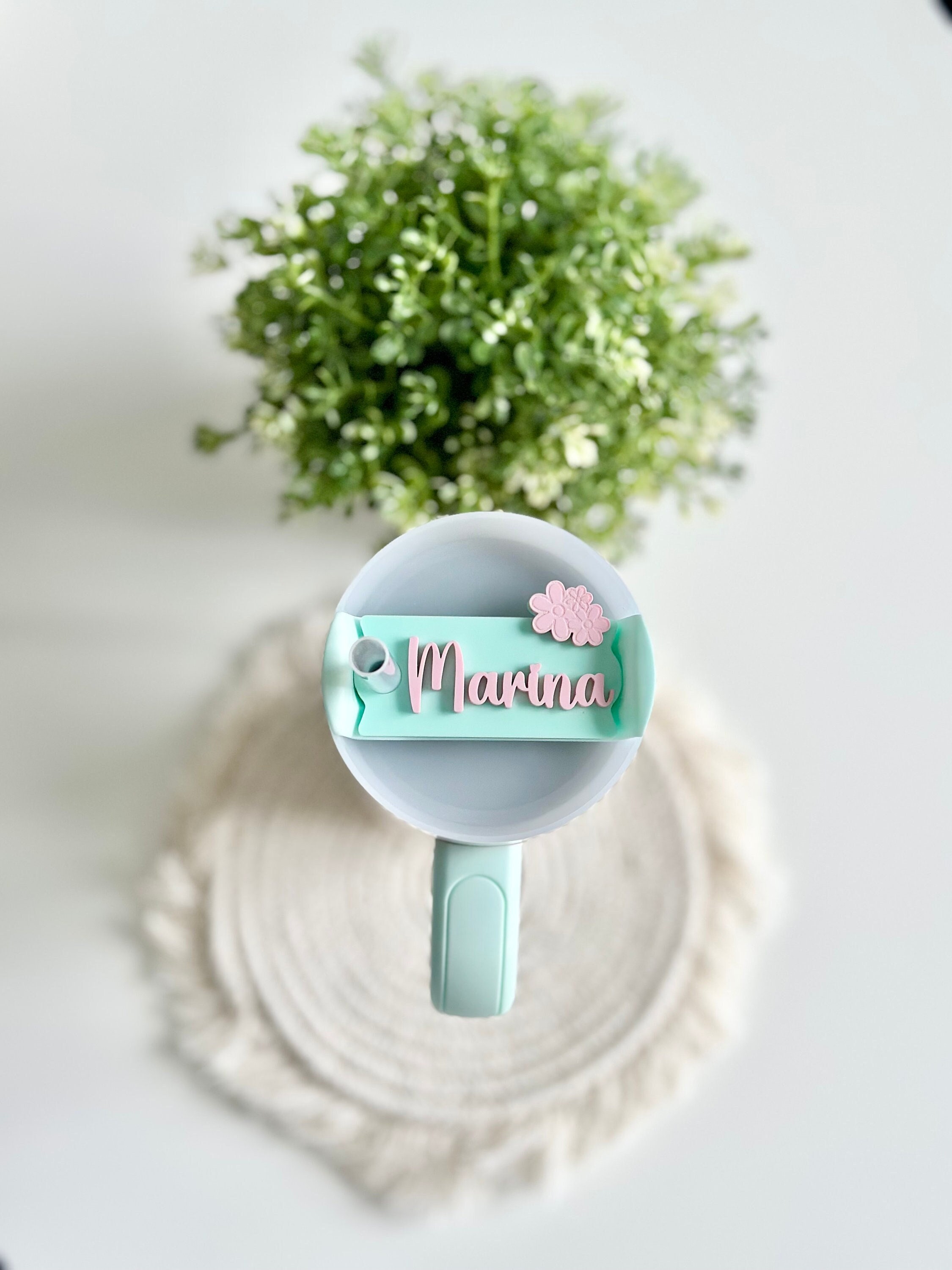 Personalized Tumbler Name Tag Custom Cup Name Plate for Her Gift for Mom Daisy Name Plate Flower Tumbler Lid Accessory Tumbler Quencher H2.0