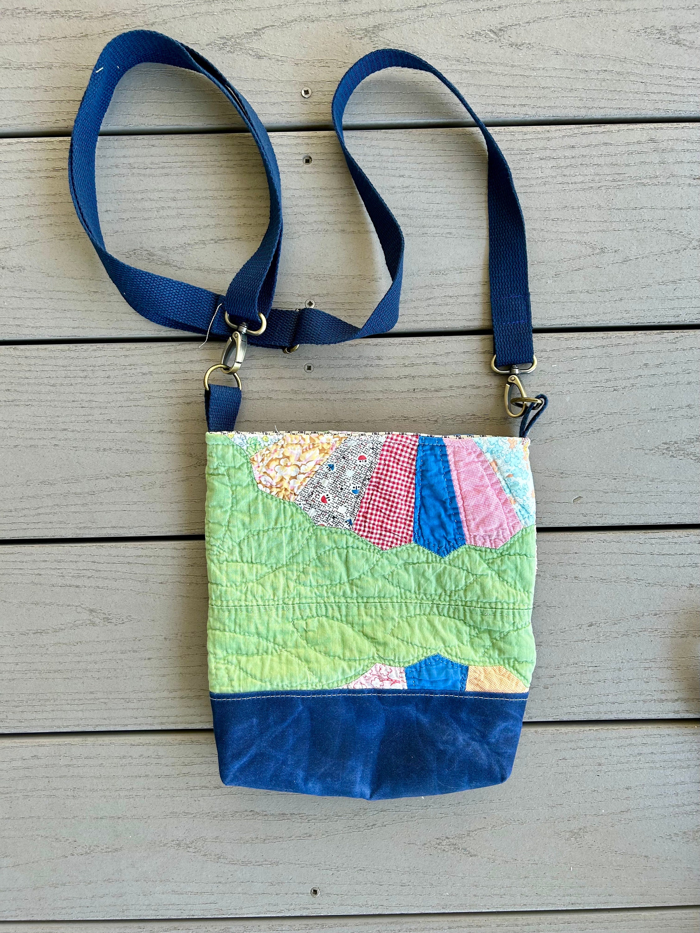 Vintage-Quilt Crossbody Bag