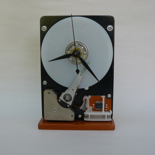 A unique Desk Clock , Hard Drive Clock , Handmade, nice for an Engineer , Computer, Gamer , Programmer or Technical person.
