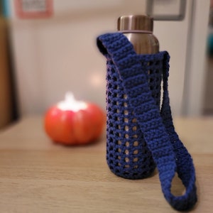 Crochet bottle holder, practical and efficient image 1