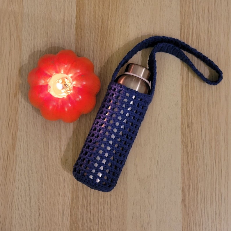 Crochet bottle holder, practical and efficient image 3