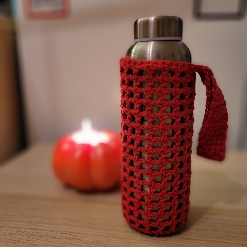 Crochet bottle holder, practical and efficient image 2