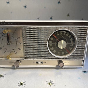Vintage Motorola BC9BH - AM/FM - MCM - Restored with Panelescent Clock Dial